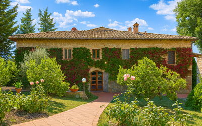 La Novellina – Private Pool Villa in Chianti, Tusc: Novellina  family villa Chianti Tuscany  – Exterior View on Arrival