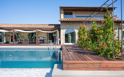 Villa Lilli & Spa: Garden and swimming pool view