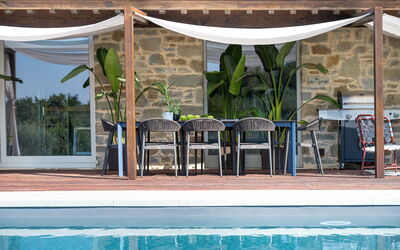 Villa Lilli & Spa: Veranda and swimming pool