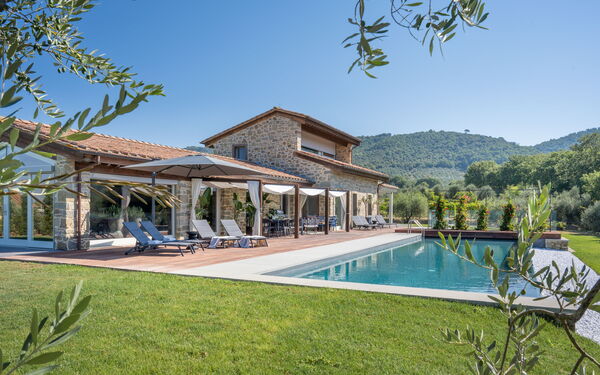 Villa Lilli & Spa: Outdoor and swimming pool view