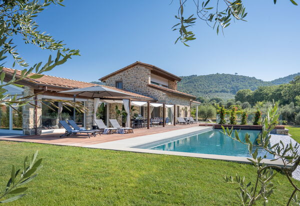Villa Lilli & Spa: Outdoor and swimming pool view
