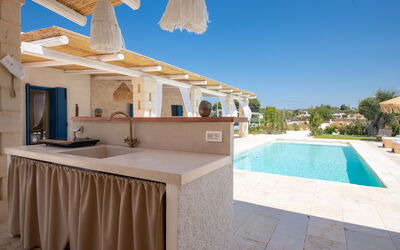 Trulli Valle D'Itria - Martina Franca: Balkon / terras / patio, Buitenkanten, Buitenshuis, Herfst, Lente, Winter, Zomer, zwembad