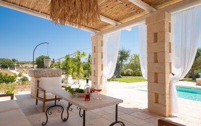 Trulli Valle D'Itria - Martina Franca: Balkon / terras / patio, Buitenkanten, Buitenshuis, Herfst, Lente, Tuin, Winter, Zomer, zwembad