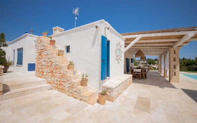 Trulli Valle D'Itria - Martina Franca: Balkon / terras / patio, Buitenkanten, Buitenshuis, Herfst, Lente, Voorzieningen, Winter, Zomer, zwembad