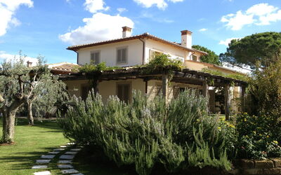 Villa Brando: Building Exterior, Garden