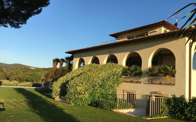 Villa Brando: Building Exterior