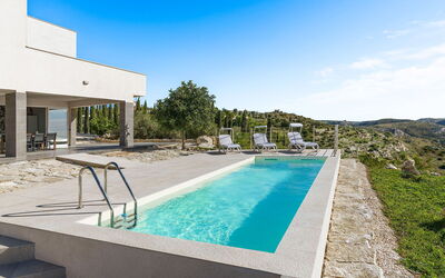 Villa Lily