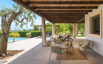 Villa Almond