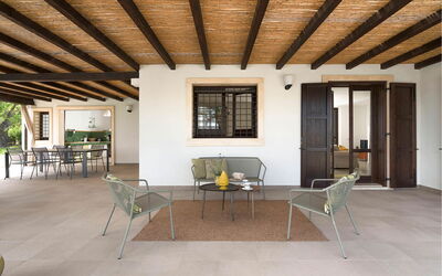 Villa Almond