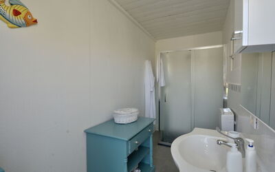 Rari House: Autumn, Bathroom, Spring, Summer