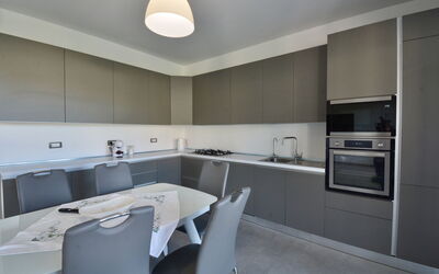 Rari House: Autumn, Kitchen, Living Room, Spring, Summer