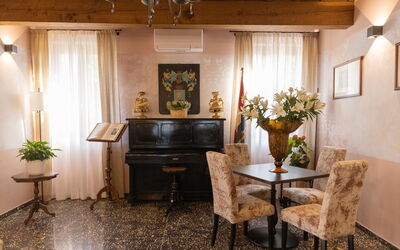 Relais Villa Mirandola: Autunno, Dettagli della stanza, Estate, Primavera