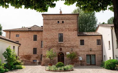 Relais Villa Mirandola: Autunno, Entrata Principale, Estate, Primavera