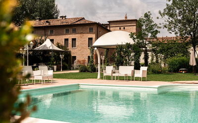 Relais Villa Mirandola: Autunno, Estate, Piscina, Primavera