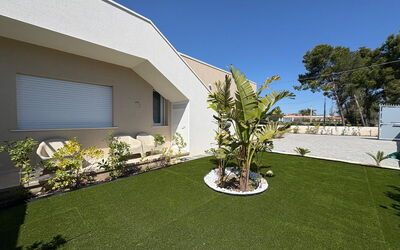 Villa Marzia - Augusta: Automne, Balcon / Terrasse / Patio, Été, Jardin, Printemps