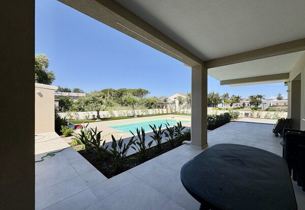 Villa Marzia - Augusta: Automne, Balcon / Terrasse / Patio, bassin, Été, Jardin, Printemps