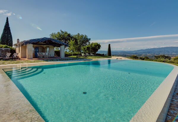 Chiaravalle: Piscina