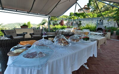 Cinque Sensi: Balkon / terras / patio, Eten