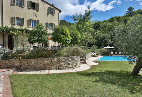 Villa Renè: Building Exterior, Garden, Pool