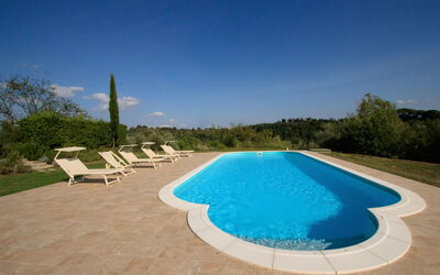 Il Rosino Alto: Giardino, Piscina