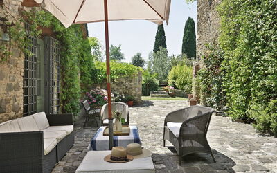 Villa Ulmus: all'aperto, Esterni