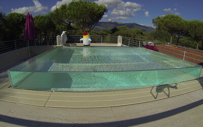 Villa Modiano: bassin, Extérieur