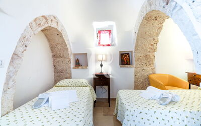 Favola dei Trulli: Trullo La Scaletta - Third bedroom with 2 single bed and 1 double bed