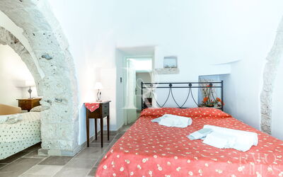 Favola dei Trulli: Trullo La Scaletta - Third bedroom with 2 single bed and 1 double bed