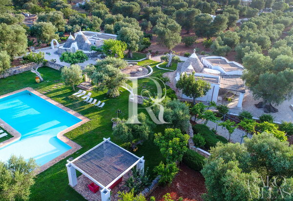 Favola Dei Trulli | Sleeps 38: Buitenkanten, Buitenshuis, Gemeenschappelijke ruimte, Lente, Zomer, zwembad