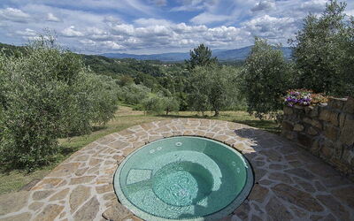 Villa Arnold: Buitenshuis, zwembad