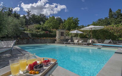 Villa Arnold: Buitenshuis, zwembad