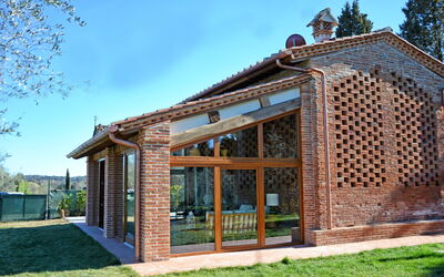 Desiree: Building Exterior