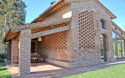 Desiree: Building Exterior