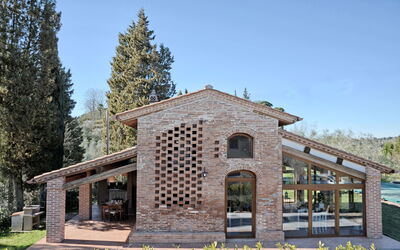 Desiree: Building Exterior