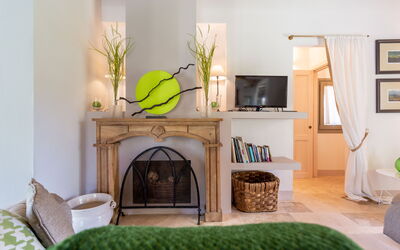 La Loggia: Living Room, Room Detail