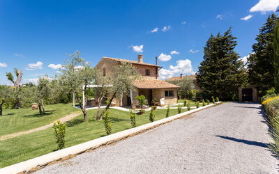 La Loggia: Building Exterior