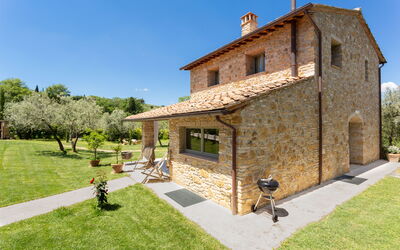 La Loggia: Building Exterior