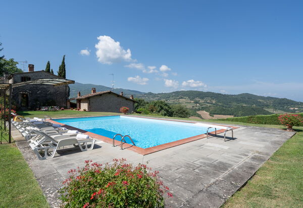 Grace: Esterni, Piscina