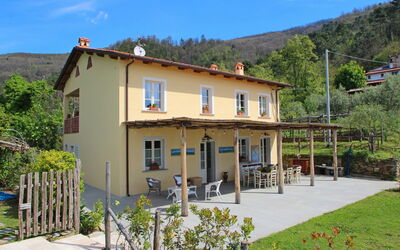 Casa Sergi: Extérieur, Extérieurs