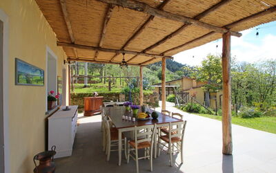 Casa Sergi: Extérieur, Extérieurs