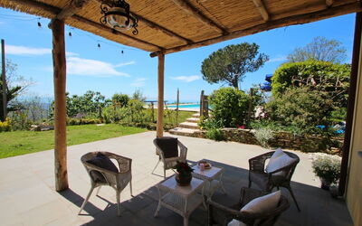 Casa Sergi: Extérieur, Extérieurs