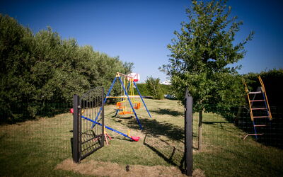 Casale Sveva: Activiteiten, Buitenshuis