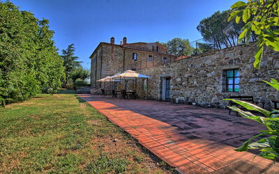Colibrì: Building Exterior