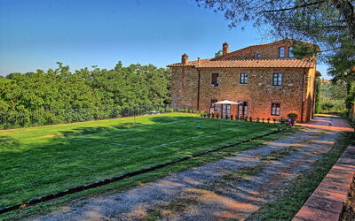 Colibrì: Building Exterior