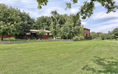 Villa Noemi: Building Exterior, Garden