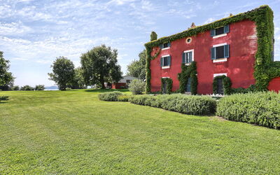 Villa Noemi: Building Exterior, Garden