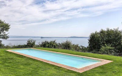 Villa Noemi: Pool, Scenic View