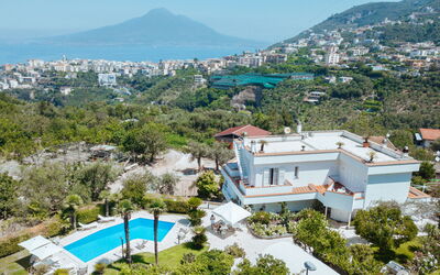 Le Statuette: Building Exterior, Outdoor, Pool, Scenic View