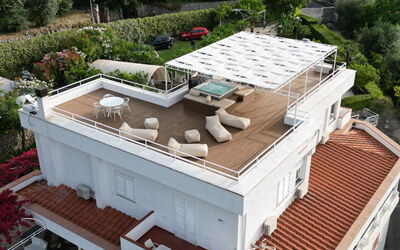 Le Statuette: Building Exterior, Outdoor