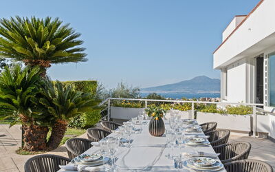 Le Statuette: Building Exterior, Outdoor, Scenic View